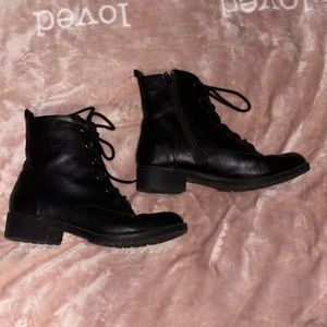 8.5 mens black boots🖤